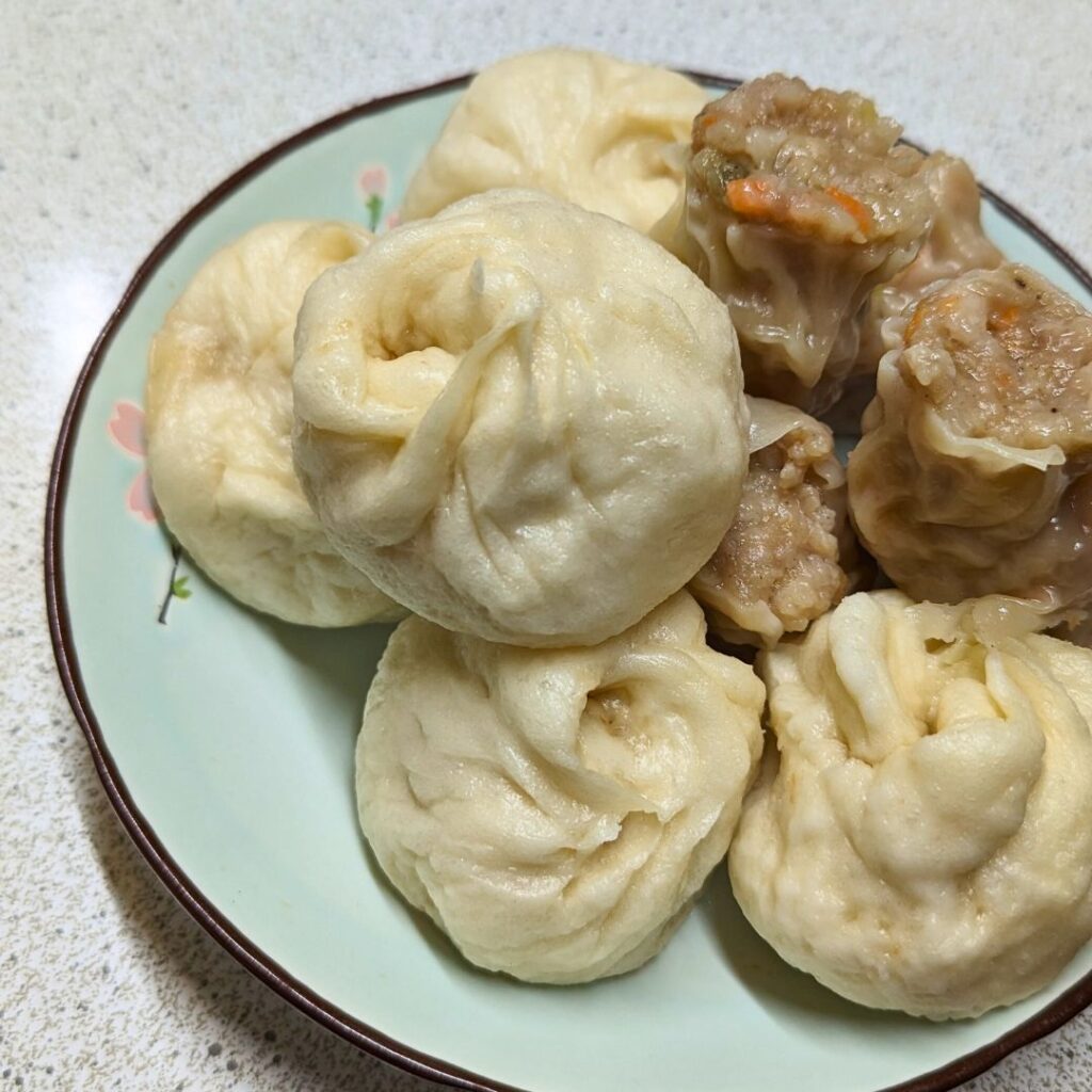 台北美食｜什麼? 小籠包也可以吃到飽? 北投市場在地人從小吃到大｜從中午賣到宵夜｜燒賣也超推薦
