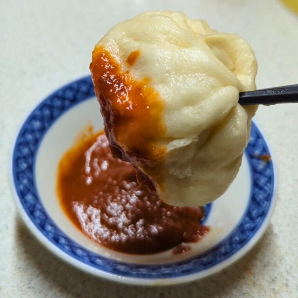 台北美食｜什麼? 小籠包也可以吃到飽? 北投市場在地人從小吃到大｜從中午賣到宵夜｜燒賣也超推薦