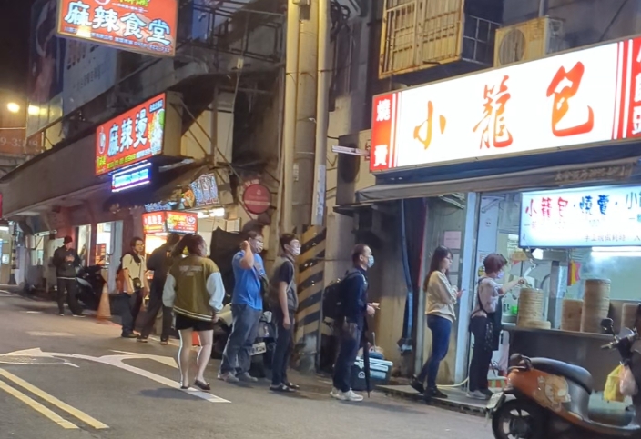 台北美食｜什麼? 小籠包也可以吃到飽? 北投市場在地人從小吃到大｜從中午賣到宵夜｜燒賣也超推薦