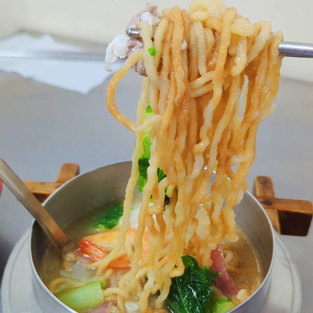 新北美食｜鶯歌｜哥哥纏麵食館 - 在地推薦古早味鍋燒麵、涼麵，從早到凌晨都吃的到