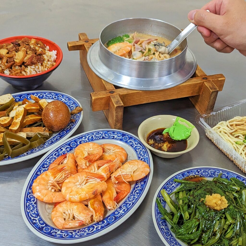 新北美食｜鶯歌｜哥哥纏麵食館 - 在地推薦古早味鍋燒麵、涼麵，從早到凌晨都吃的到