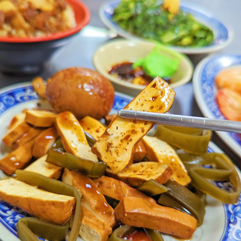 新北美食｜鶯歌｜哥哥纏麵食館 - 在地推薦古早味鍋燒麵、涼麵，從早到凌晨都吃的到