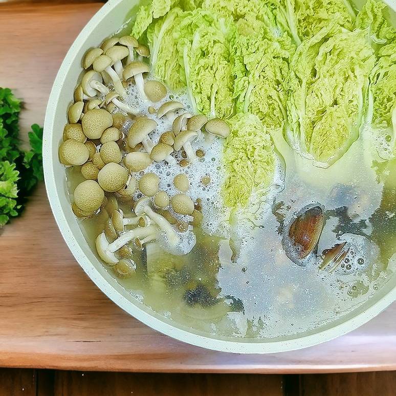 宅配美食開箱｜Kawa巧活食品 健康美味的無憂饗宴。秋天進補 – 懶人食譜交給你，蒜頭蛤蠣燉雞湯、雞湯火鍋