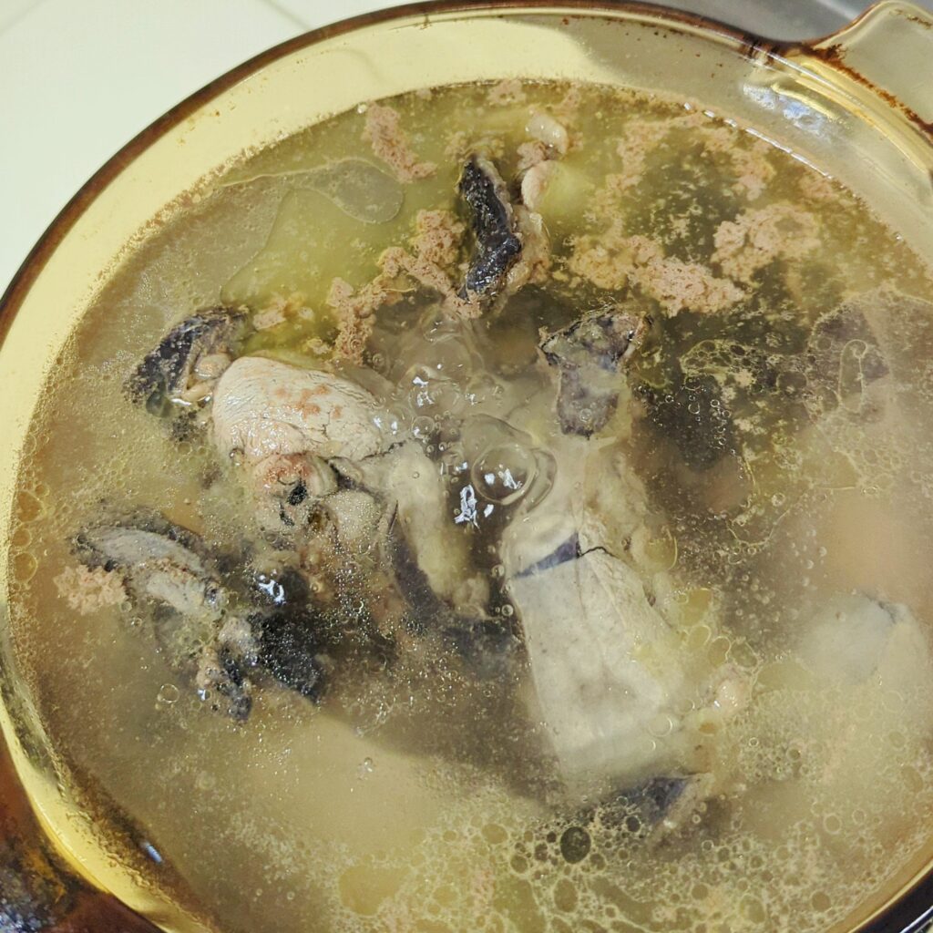 宅配美食開箱｜Kawa巧活食品 健康美味的無憂饗宴。秋天進補 – 懶人食譜交給你，蒜頭蛤蠣燉雞湯、雞湯火鍋