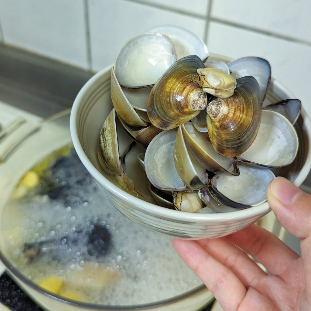 宅配美食開箱｜Kawa巧活食品 健康美味的無憂饗宴。秋天進補 – 懶人食譜交給你，蒜頭蛤蠣燉雞湯、雞湯火鍋