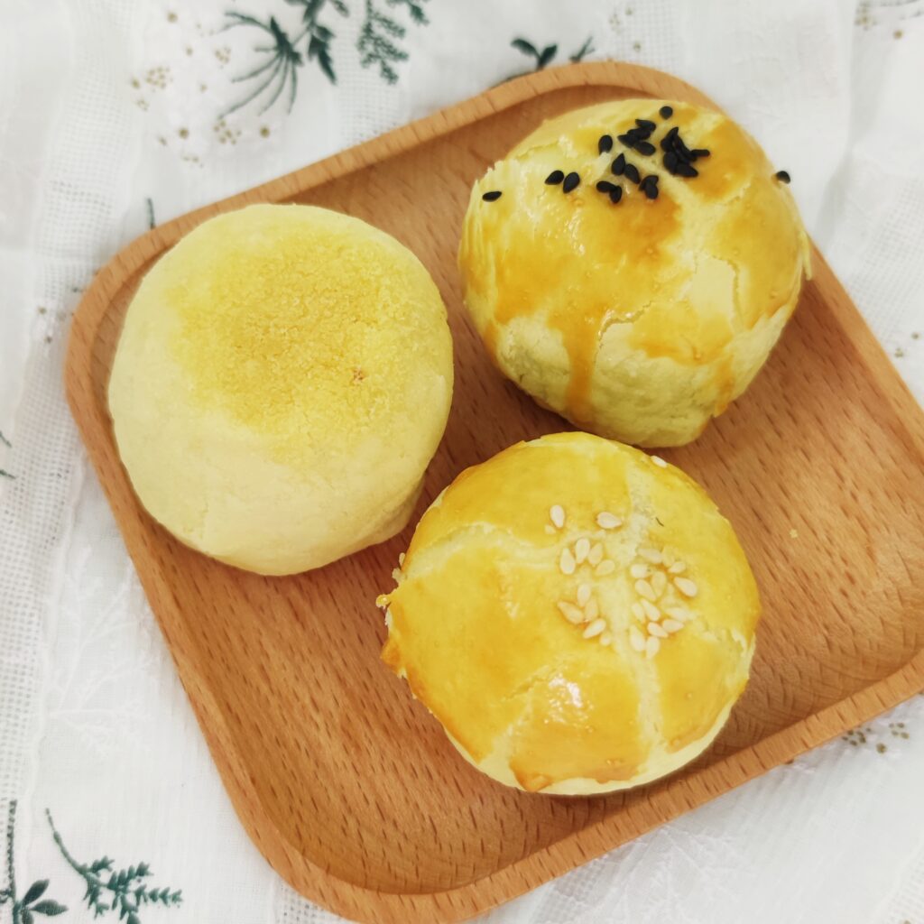 禮盒美食開箱｜家御滬曉月餅大團圓禮盒：中秋美味禮盒分享，烏豆沙蛋黃酥、金沙月圓酥、豆蓉蛋黃酥、低糖土鳳梨酥-美味開箱