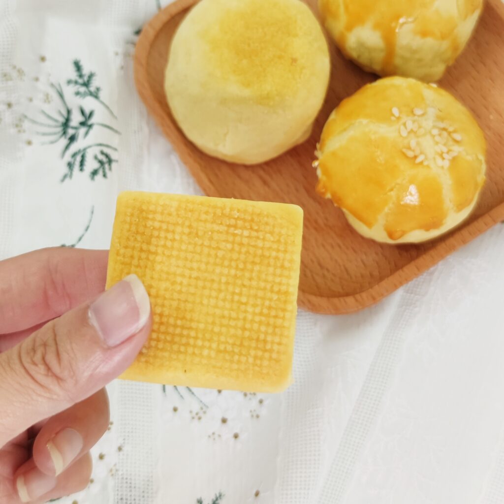 禮盒美食開箱｜家御滬曉月餅大團圓禮盒：中秋美味禮盒分享，烏豆沙蛋黃酥、金沙月圓酥、豆蓉蛋黃酥、低糖土鳳梨酥-美味開箱