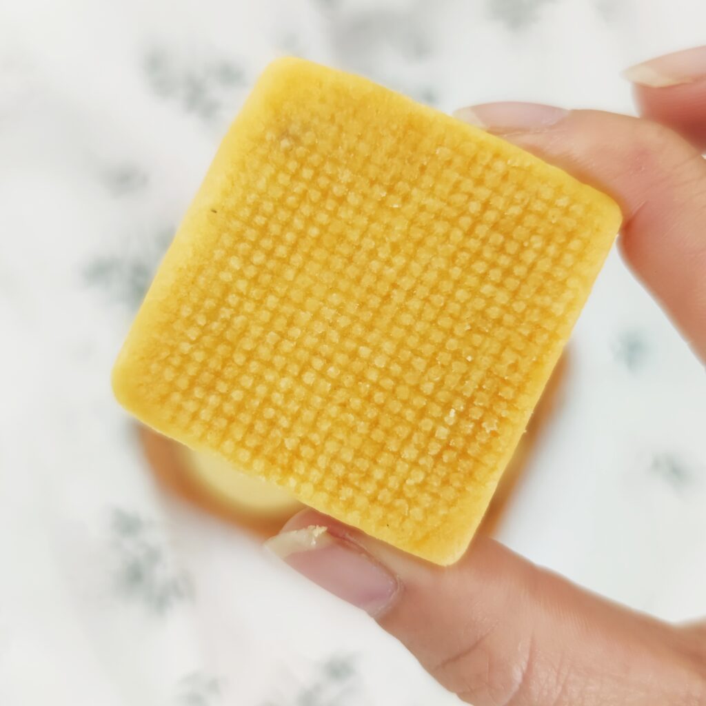 禮盒美食開箱｜家御滬曉月餅大團圓禮盒：中秋美味禮盒分享，烏豆沙蛋黃酥、金沙月圓酥、豆蓉蛋黃酥、低糖土鳳梨酥-美味開箱