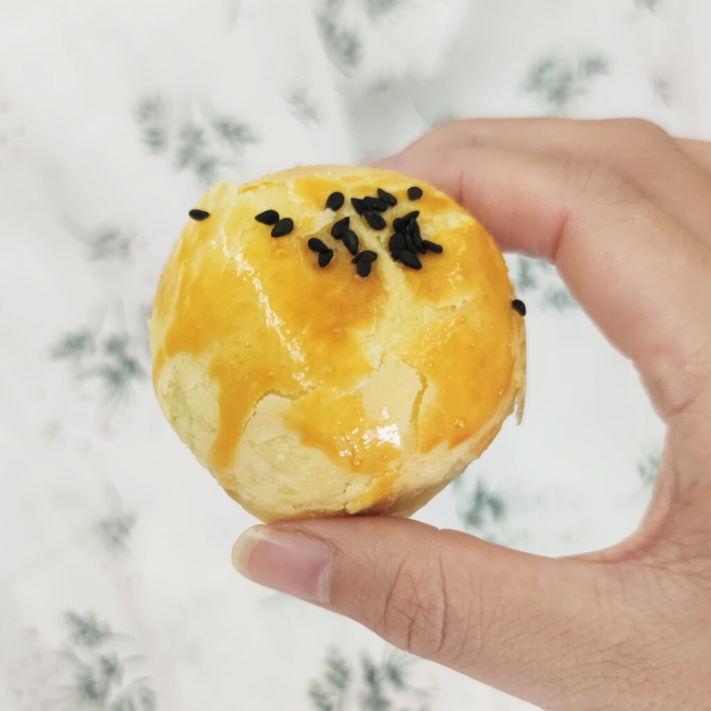 禮盒美食開箱｜家御滬曉月餅大團圓禮盒：中秋美味禮盒分享，烏豆沙蛋黃酥、金沙月圓酥、豆蓉蛋黃酥、低糖土鳳梨酥-美味開箱