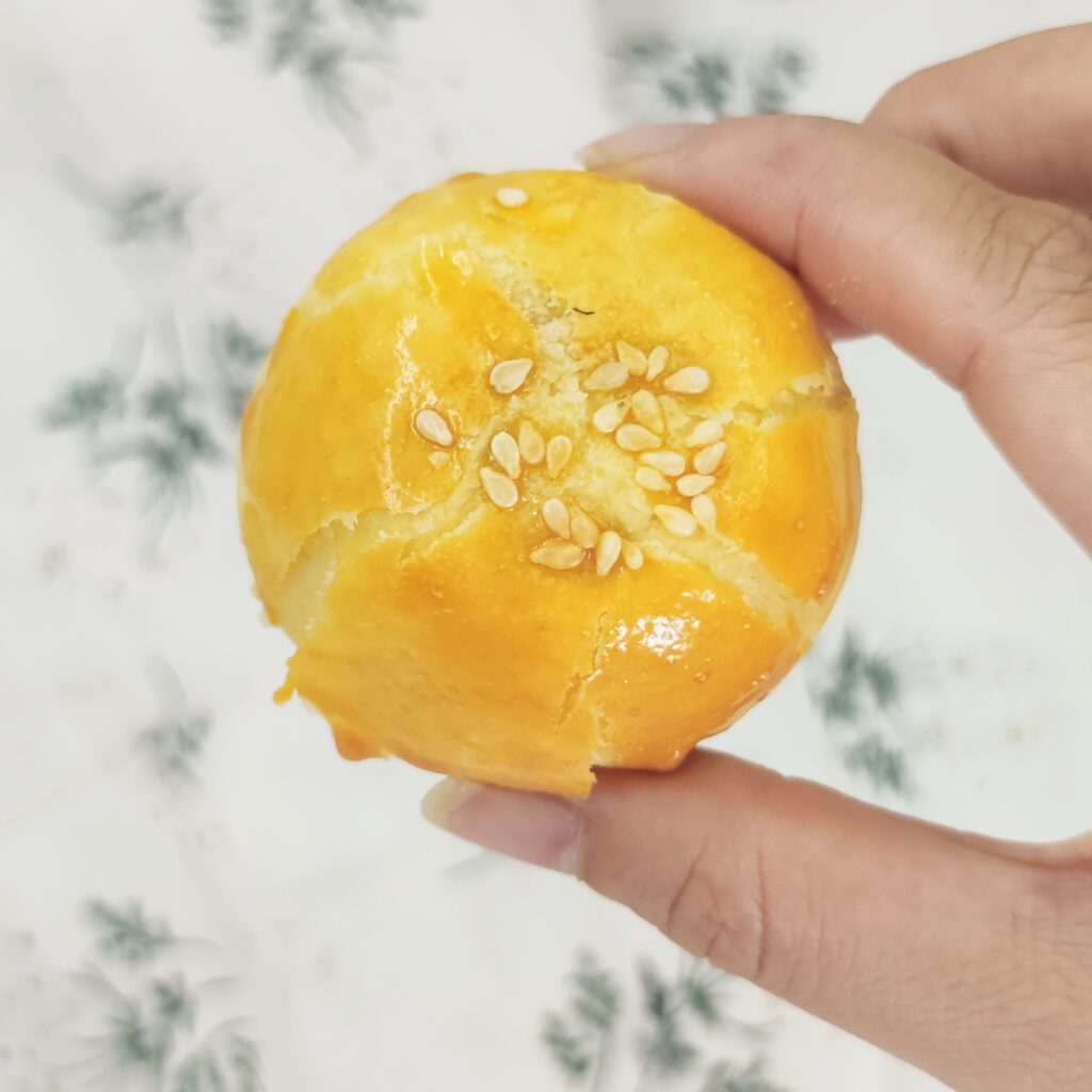 禮盒美食開箱｜家御滬曉月餅大團圓禮盒：中秋美味禮盒分享，烏豆沙蛋黃酥、金沙月圓酥、豆蓉蛋黃酥、低糖土鳳梨酥-美味開箱