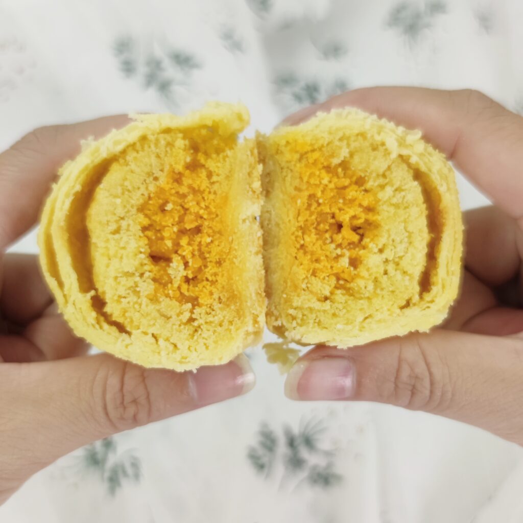 禮盒美食開箱｜家御滬曉月餅大團圓禮盒：中秋美味禮盒分享，烏豆沙蛋黃酥、金沙月圓酥、豆蓉蛋黃酥、低糖土鳳梨酥-美味開箱