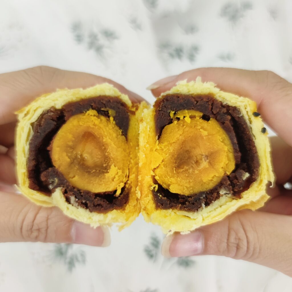 禮盒美食開箱｜家御滬曉月餅大團圓禮盒：中秋美味禮盒分享，烏豆沙蛋黃酥、金沙月圓酥、豆蓉蛋黃酥、低糖土鳳梨酥-美味開箱