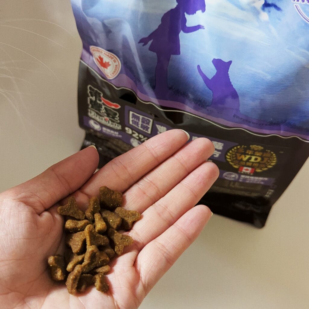 貓飼料開箱｜第一饗宴評價：WDJ推薦平價加拿大飼料，貓咪無穀飼料推薦，挑嘴貓也愛吃的飼料