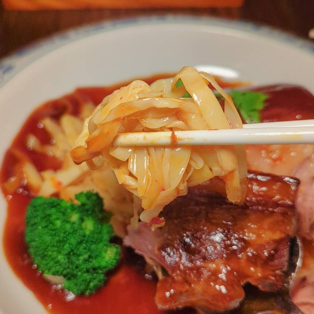 台南旅遊｜LA時尚川菜(安平店)－新式料理創意食尚川菜，獨立包廂，台南美食推薦，創意烤鴨四吃驚豔全場-台南尾牙餐廳