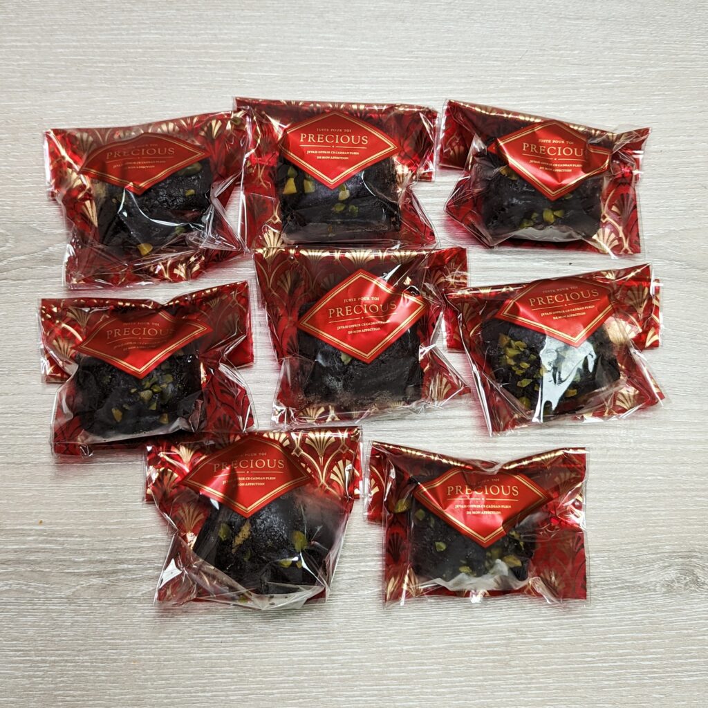 甜點開箱｜甜點控必看，歐卡諾諾-香濃雙倍香蕉黑糖磅蛋糕 與 開心果奶酪餡布朗尼蛋糕，宅配甜點，把幸福滋味送到家