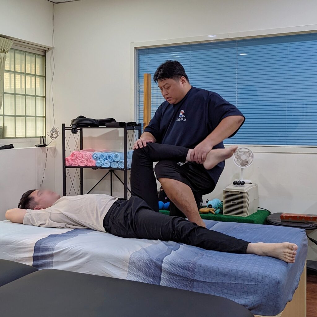 推拿體驗｜新莊輔大-元氣舒活 專業的運動按摩與肌筋膜放鬆，身體硬的像石頭，來這邊效果超顯著，久坐上族、運動員、重訓都適用
