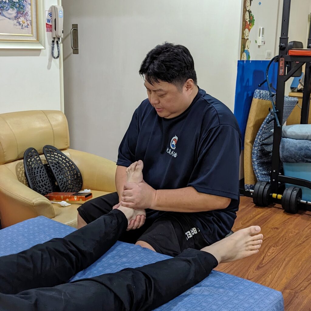 推拿體驗｜新莊輔大-元氣舒活 專業的運動按摩與肌筋膜放鬆，身體硬的像石頭，來這邊效果超顯著，久坐上族、運動員、重訓都適用