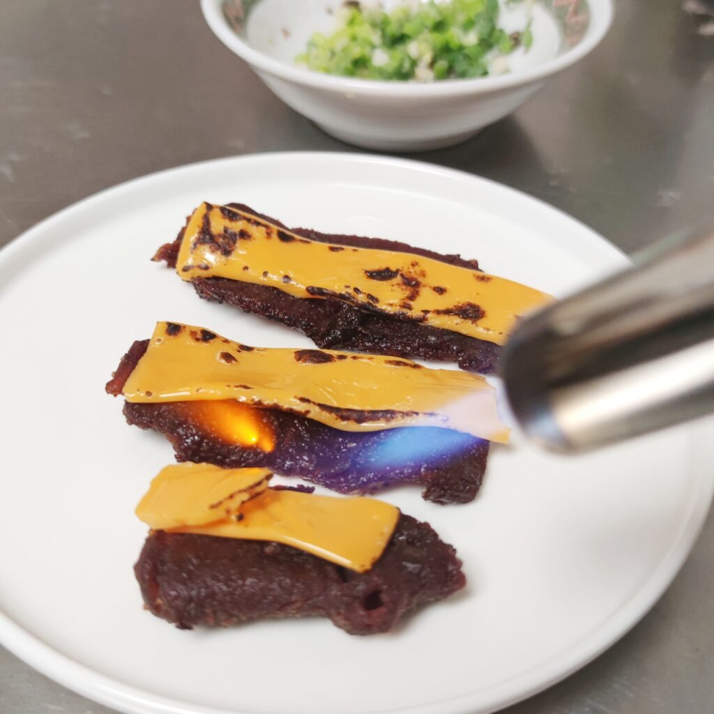 網購美食｜牛二哥溫體牛肉乾：特殊濕式工法製成，口感頂級、宅在家、下酒菜，輕鬆享受的牛香美味！原味、辣味任你挑