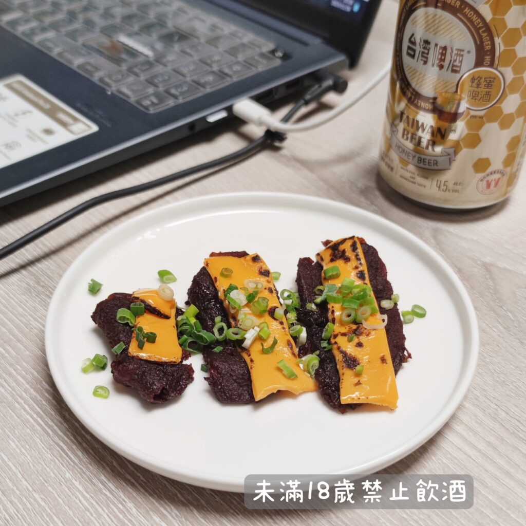 網購美食｜牛二哥溫體牛肉乾：特殊濕式工法製成，口感頂級、宅在家、下酒菜，輕鬆享受的牛香美味！原味、辣味任你挑