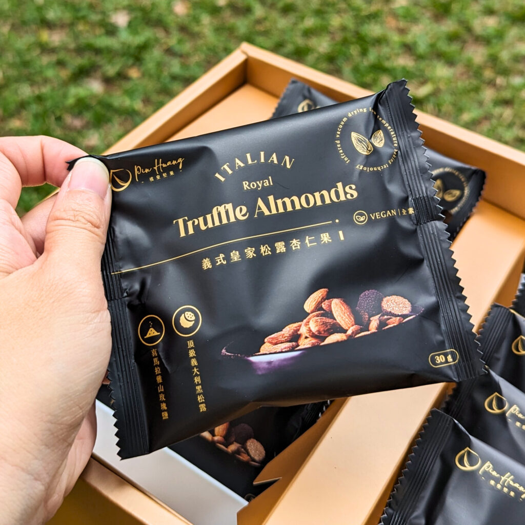 禮盒開箱｜2024宅配春節禮盒推薦-檳皇堅果 (皇家松露裡禮盒7號) 與 嘟嘟家 (蜂蜜六角禮盒兩入組) 禮盒一次開箱，過年送禮推薦
