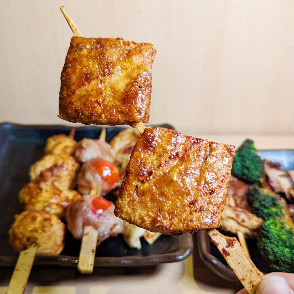 台北居酒屋｜東區高CP值 – 柒息地串燒居酒屋，最低一串只要19元，串燒、炸物任你挑，晚餐、宵夜、小酌任你吃，朋友聚會必推好去處