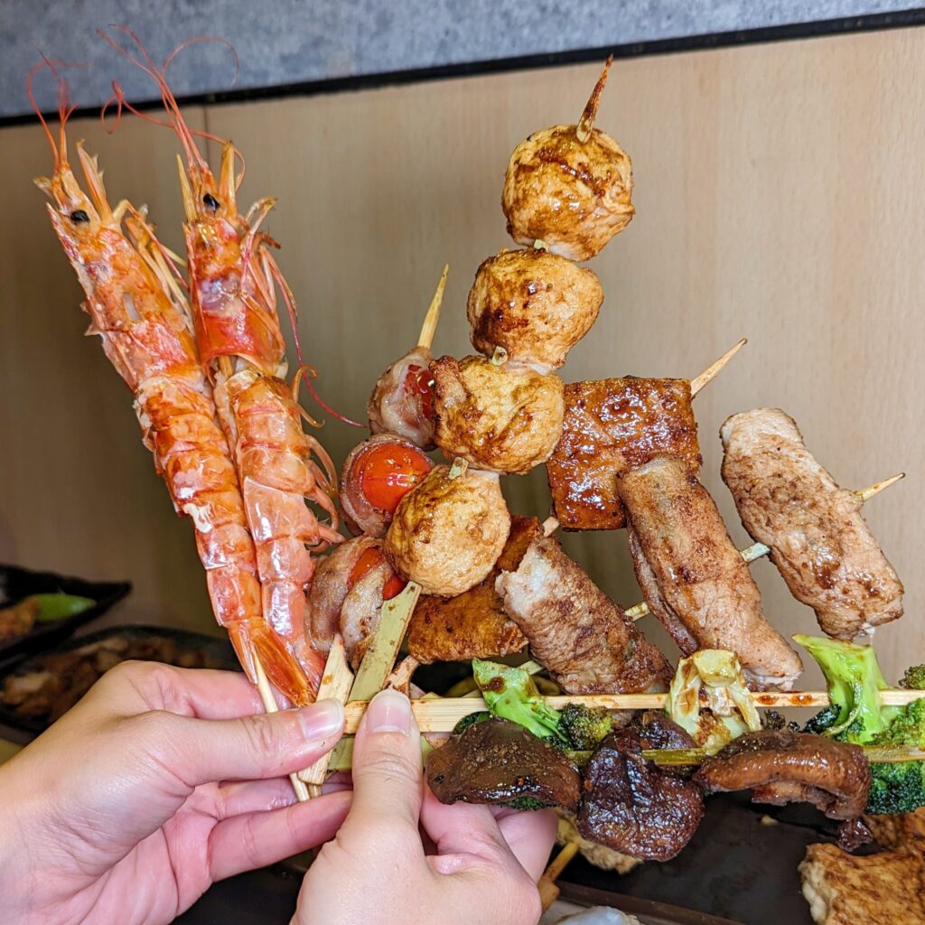 台北居酒屋｜東區高CP值 – 柒息地串燒居酒屋，最低一串只要19元，串燒、炸物任你挑，晚餐、宵夜、小酌任你吃，朋友聚會必推好去處