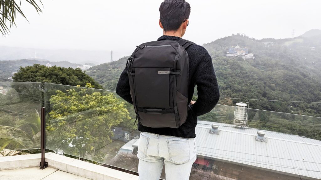 商務背包｜Targus Work+ 15 - 16 吋 32L 擴充式電腦後背包，商務、旅行都推薦，巨能裝，實用背包開箱