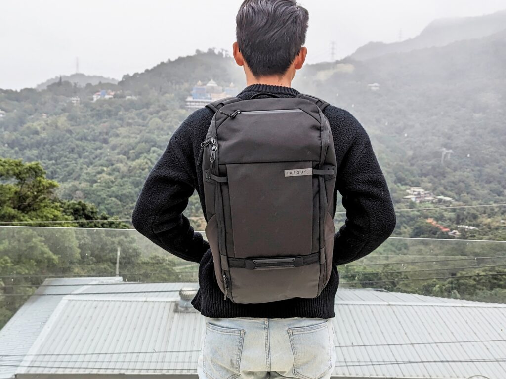 商務背包｜Targus Work+ 15 - 16 吋 32L 擴充式電腦後背包，商務、旅行都推薦，巨能裝，實用背包開箱