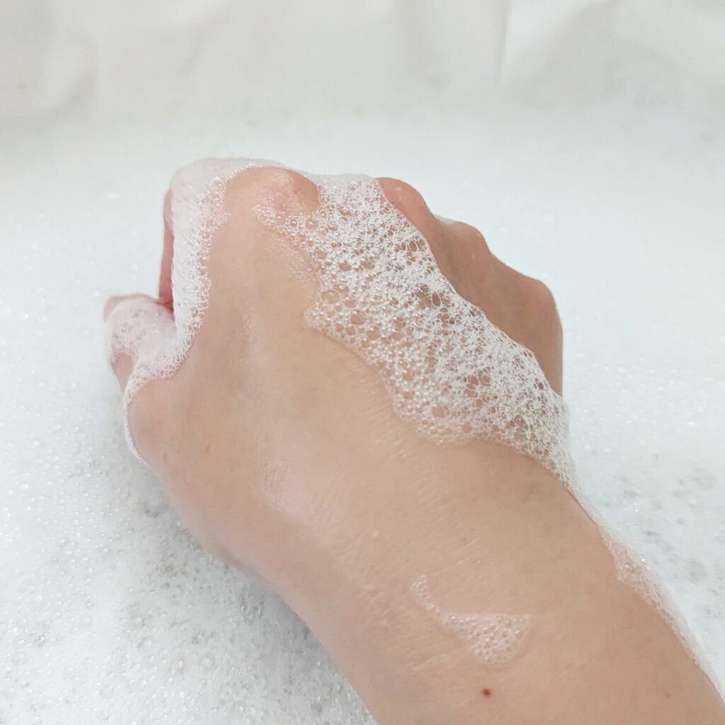 居家開箱｜台灣老品牌-值得信賴的鱷魚蚊香｜來泡個露天泡泡浴吧！給忙碌的自己紓壓一下，綿密泡泡，給自己與自己對話的浪漫泡澡