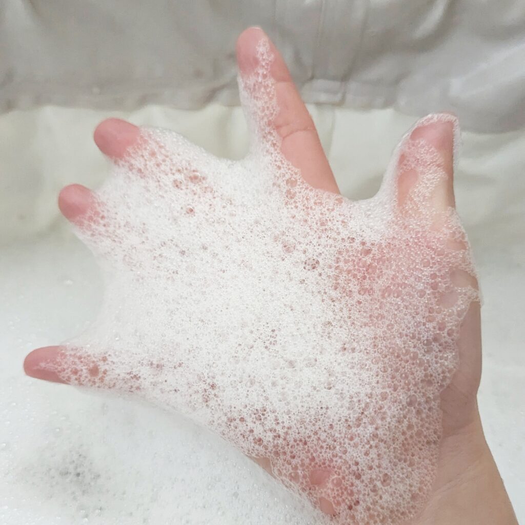 居家開箱｜台灣老品牌-值得信賴的鱷魚蚊香｜來泡個露天泡泡浴吧！給忙碌的自己紓壓一下，綿密泡泡，給自己與自己對話的浪漫泡澡