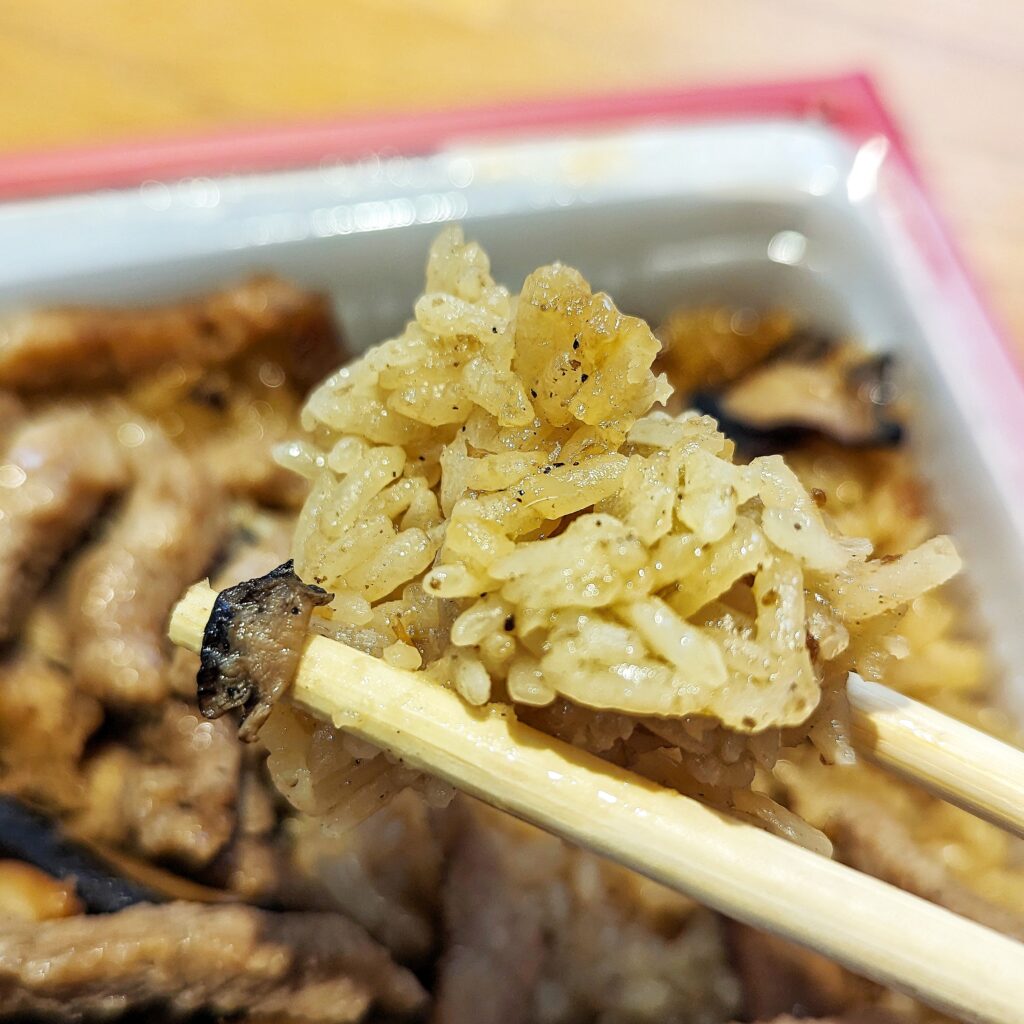 禮盒開箱｜彌月你吃過最好吃的油飯是什麼？開箱親親寶貝A禮盒－東興彌月油飯！台中在地３０年老牌油飯，真材實料又好吃