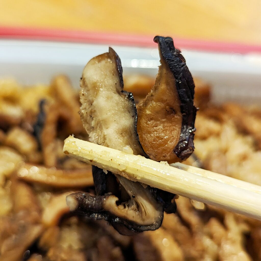 禮盒開箱｜彌月你吃過最好吃的油飯是什麼？開箱親親寶貝A禮盒－東興彌月油飯！台中在地３０年老牌油飯，真材實料又好吃