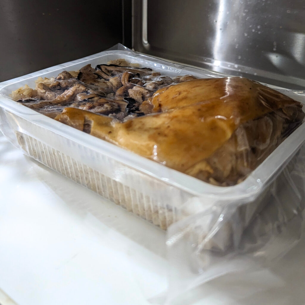 禮盒開箱｜彌月你吃過最好吃的油飯是什麼？開箱親親寶貝A禮盒－東興彌月油飯！台中在地３０年老牌油飯，真材實料又好吃