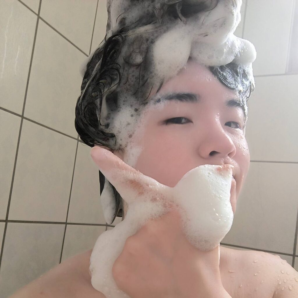 手工精油皂開箱｜King Strait金皇奇皂｜新北三重禮贈品店推薦給你，這款天然植萃皂-綿密泡泡讓肌膚潔淨舒爽又保濕，還可當成面膜使用哦！還有超好用的King strait髮品系列