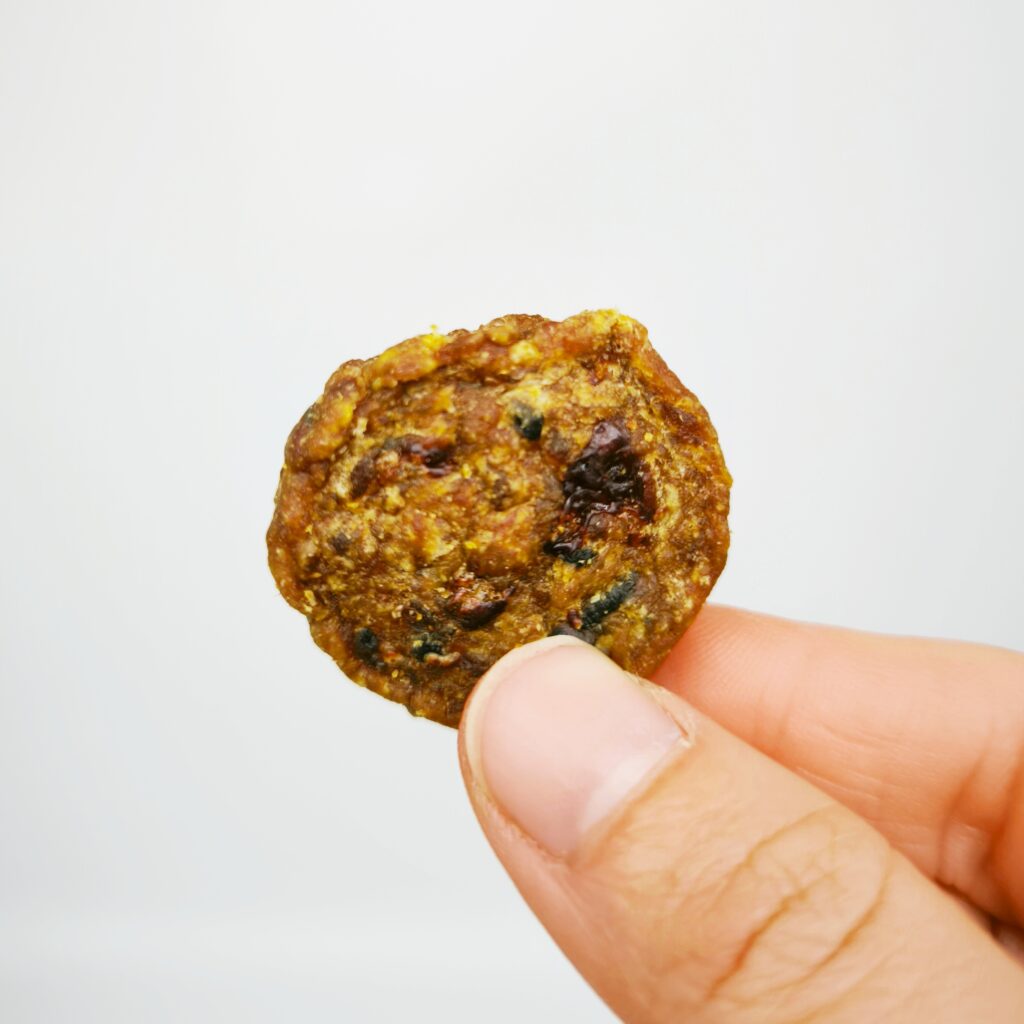 貓咪最愛｜毛孩乾杯｜網購寵物零食開箱：乾杯老饕級牛舌零食，讓我可以重回當主人的模樣，一塊牛舌凍乾，讓毛孩子露出渴望神情