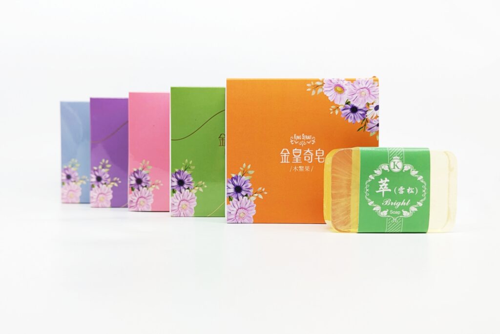 手工精油皂開箱｜King Strait金皇奇皂｜新北三重禮贈品店推薦給你，這款天然植萃皂-綿密泡泡讓肌膚潔淨舒爽又保濕，還可當成面膜使用哦！