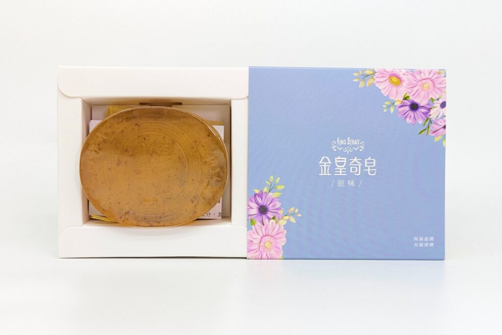手工精油皂開箱｜King Strait金皇奇皂｜新北三重禮贈品店推薦給你，這款天然植萃皂-綿密泡泡讓肌膚潔淨舒爽又保濕，還可當成面膜使用哦！
