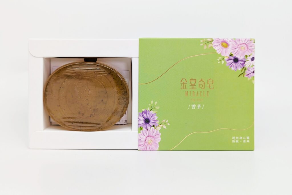 手工精油皂開箱｜King Strait金皇奇皂｜新北三重禮贈品店推薦給你，這款天然植萃皂-綿密泡泡讓肌膚潔淨舒爽又保濕，還可當成面膜使用哦！