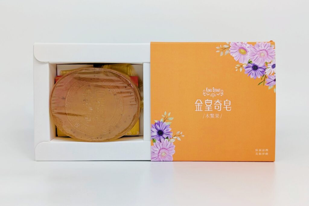 手工精油皂開箱｜King Strait金皇奇皂｜新北三重禮贈品店推薦給你，這款天然植萃皂-綿密泡泡讓肌膚潔淨舒爽又保濕，還可當成面膜使用哦！