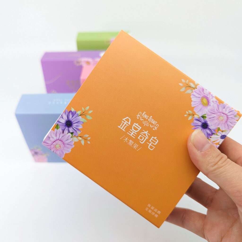 手工精油皂開箱｜King Strait金皇奇皂｜新北三重禮贈品店推薦給你，這款天然植萃皂-綿密泡泡讓肌膚潔淨舒爽又保濕，還可當成面膜使用哦！