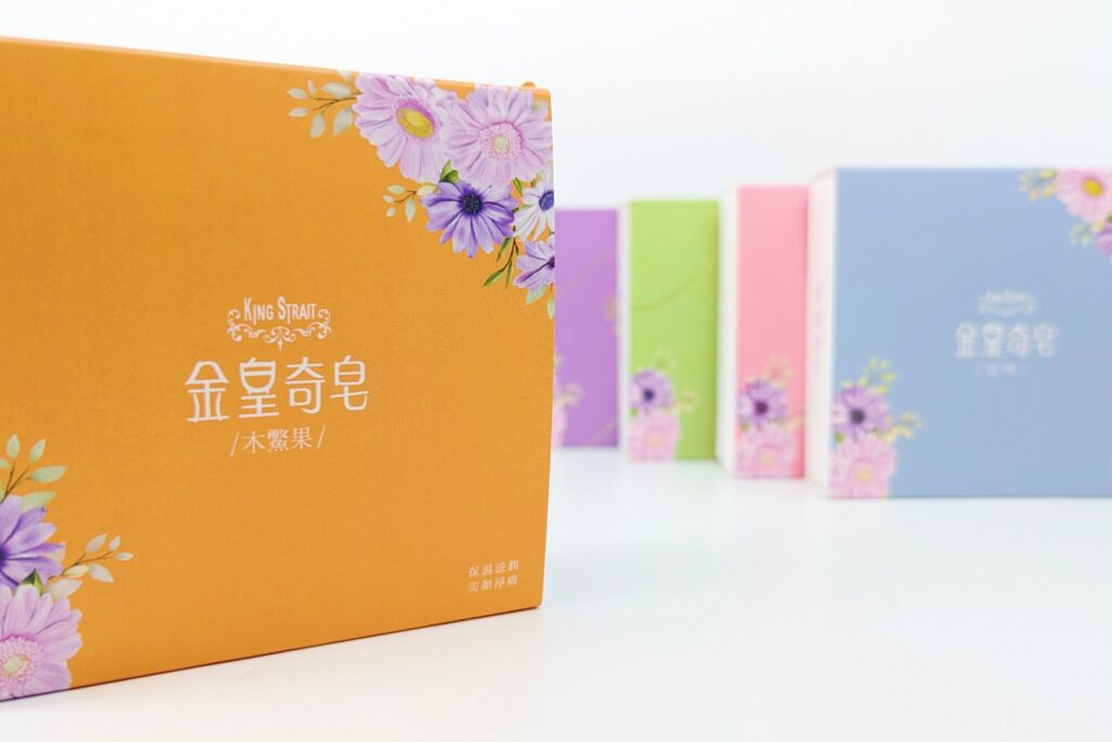 手工精油皂開箱｜King Strait金皇奇皂｜新北三重禮贈品店推薦給你，這款天然植萃皂-綿密泡泡讓肌膚潔淨舒爽又保濕，還可當成面膜使用哦！