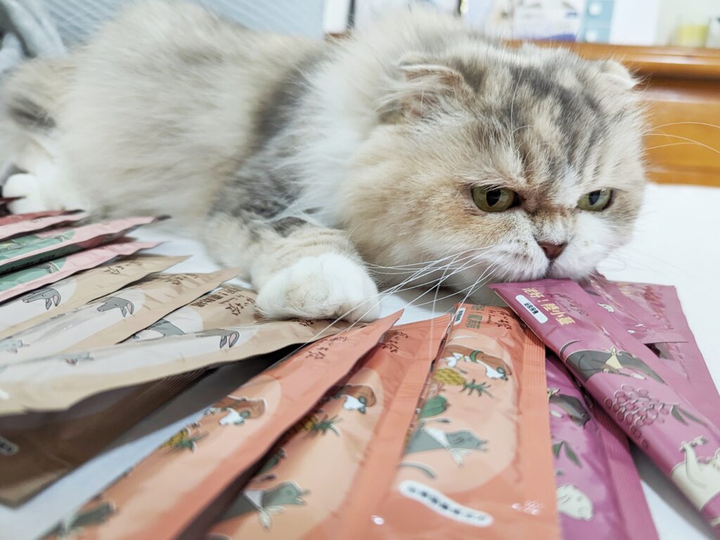貓咪最愛｜寵心出發Pet Tomodachi｜寵物獎勵零食開箱「泥好！天然營養蔬果肉泥」，MIT嚴選台灣食材，100%天然營養蔬果製作，讓貓貓狗狗都開心的選擇
