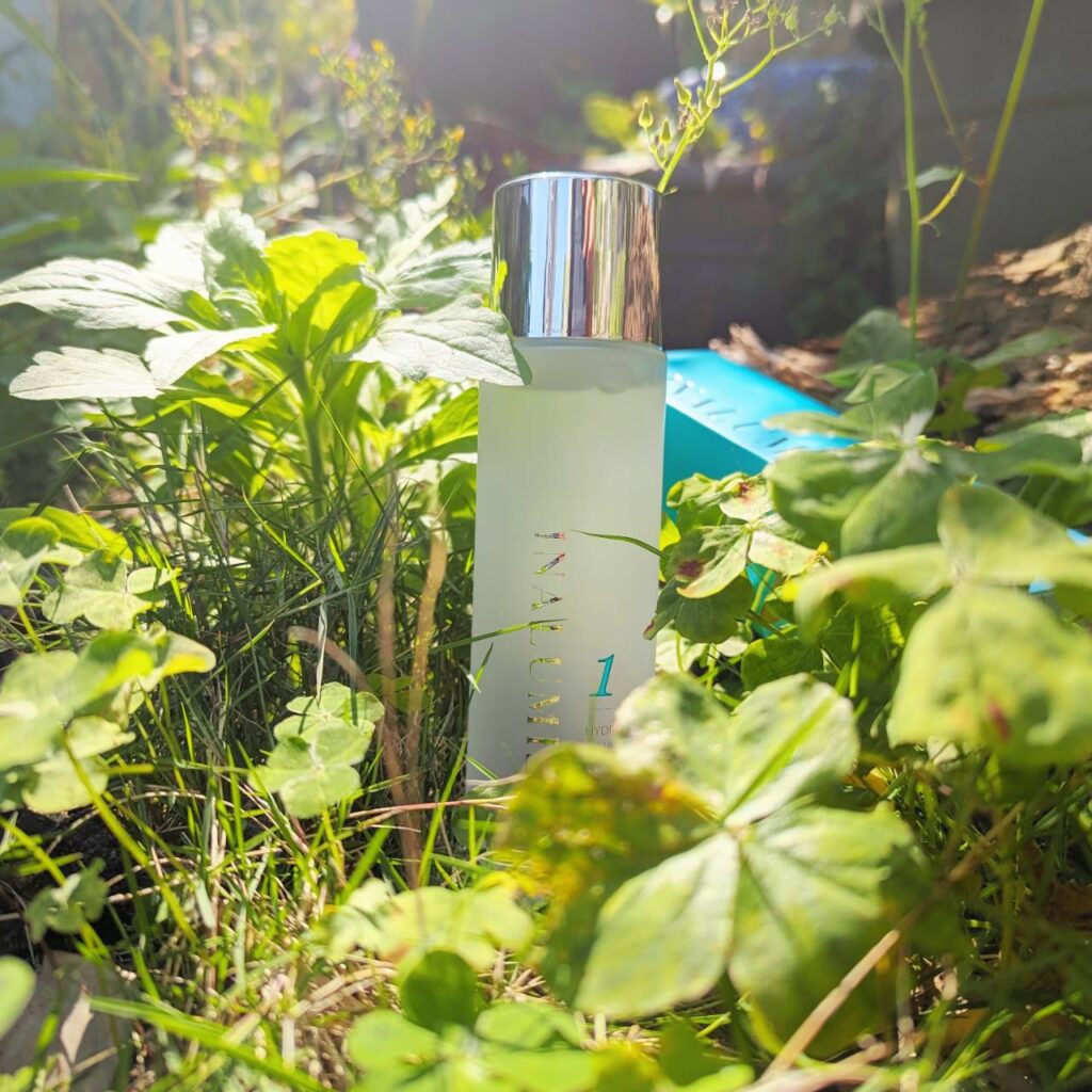 日常保養｜INALUMIE 芙木之光｜多重玻尿酸保濕精華化妝水與1%超能A醇煥顏精華液一次開箱，養成水嫩美肌計畫，保濕補水與溫和煥新一次達成