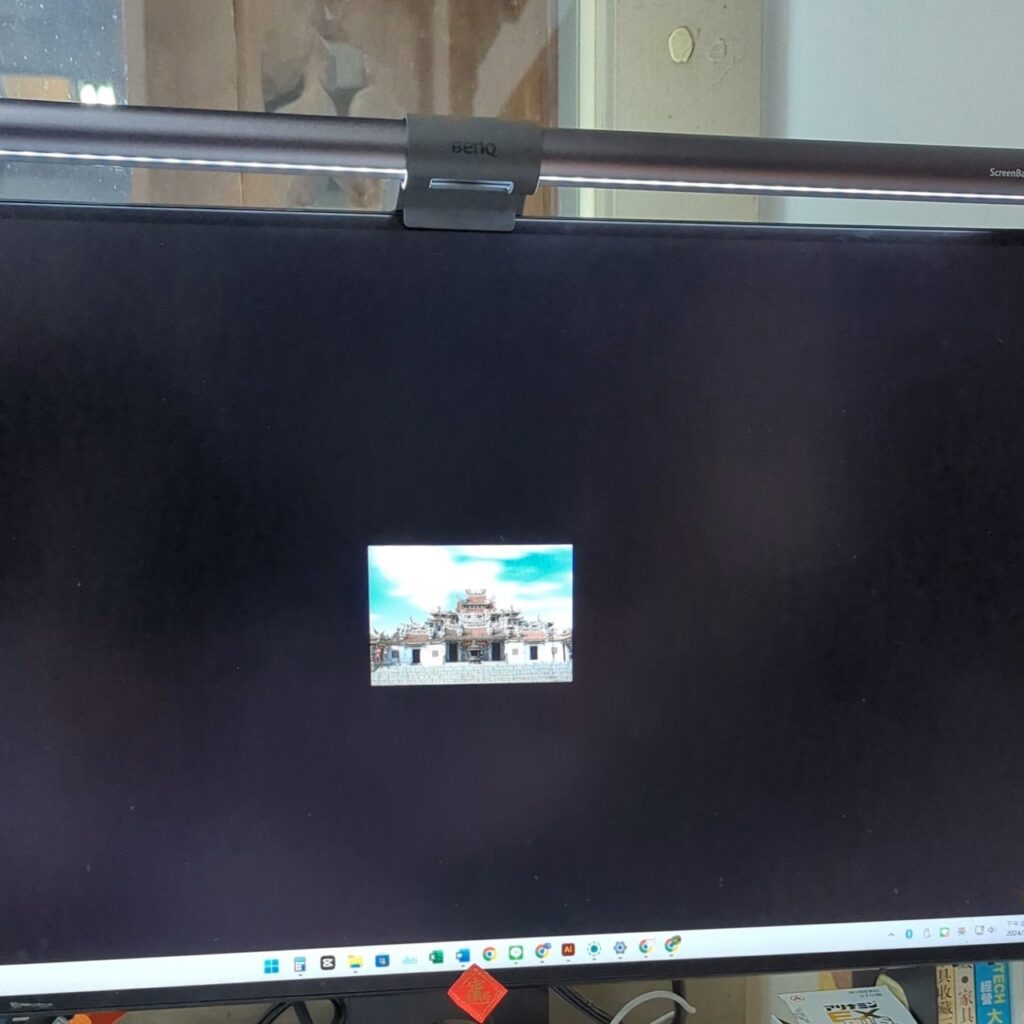 3C開箱｜BenQ ScreenBar Halo 螢幕智能掛燈｜利用舒適照明抵擋長期螢幕造成的眼睛不順。三種補光模式​，無線旋鈕，自動調光​（15 段亮度與 ANSI 國際標準的 8 段色溫隨我搭配）