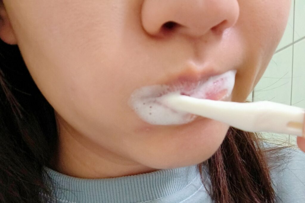日常保養｜森活漫步｜沃爾芙植萃抗敏保健牙膏，一款讓人驚豔的草本牙膏！改善敏感牙齒尷尬處境，還我一個冷熱自由的快樂飲食吧！