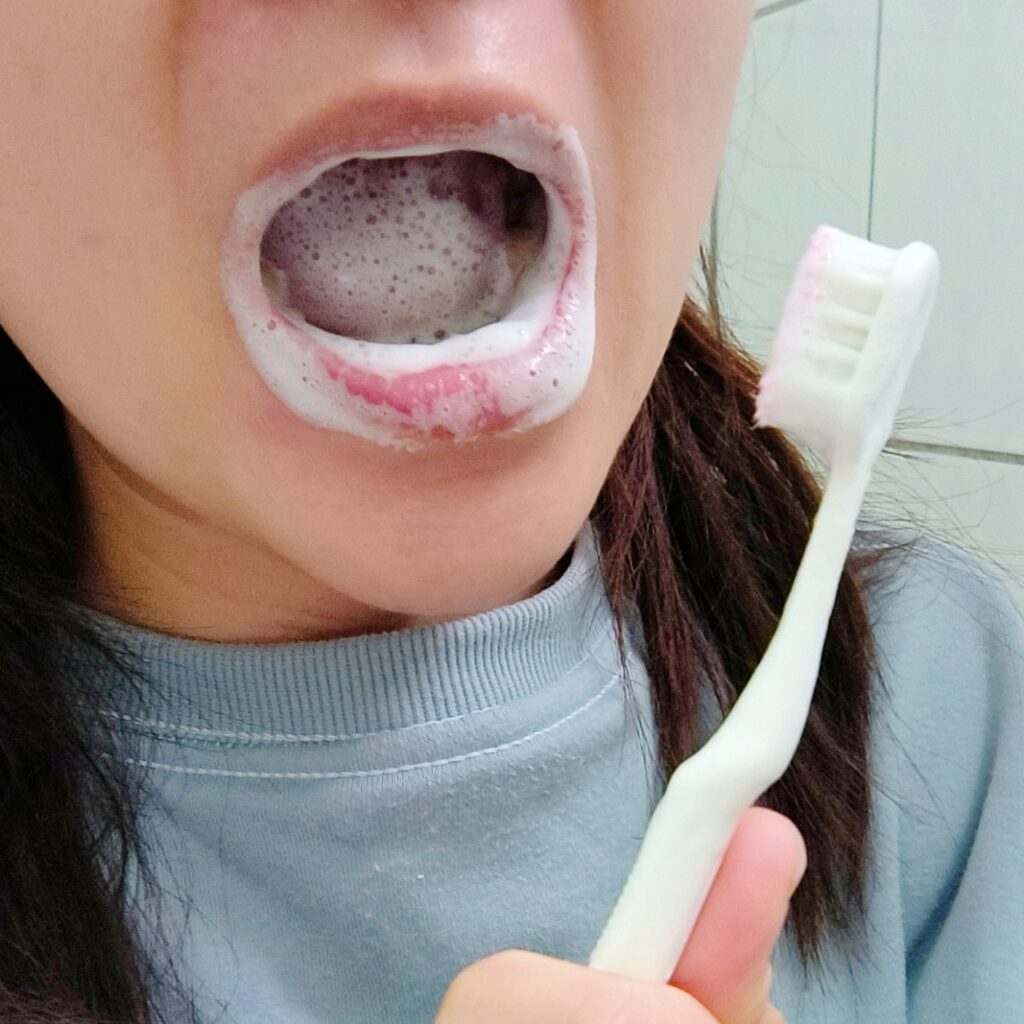 日常保養｜森活漫步｜沃爾芙植萃抗敏保健牙膏，一款讓人驚豔的草本牙膏！改善敏感牙齒尷尬處境，還我一個冷熱自由的快樂飲食吧！