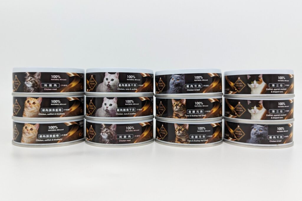 貓咪開箱｜貓侍Catpool｜MIT寵物友善品牌，升級版低敏食材天然主食罐，低磷罐頭推薦分享給你最可愛的貓貓們！泥狀罐罐貓咪接受度高，無牙老貓貓也能啃上幾口