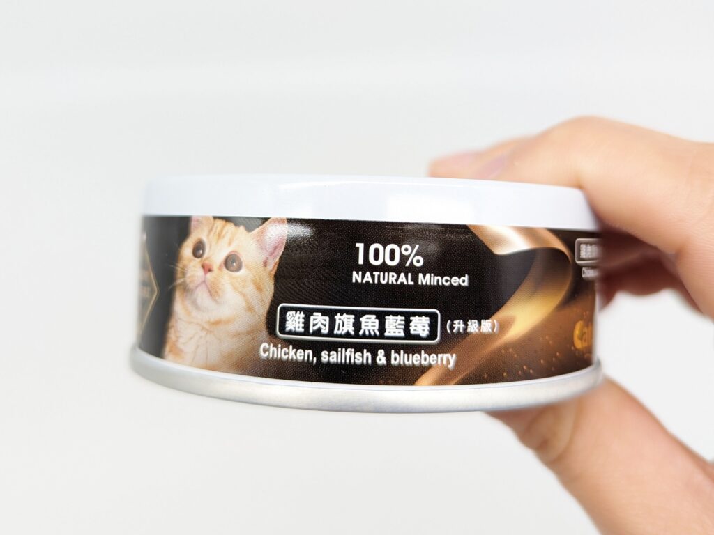 貓咪開箱｜貓侍Catpool｜MIT寵物友善品牌，升級版低敏食材天然主食罐，低磷罐頭推薦分享給你最可愛的貓貓們！泥狀罐罐貓咪接受度高，無牙老貓貓也能啃上幾口