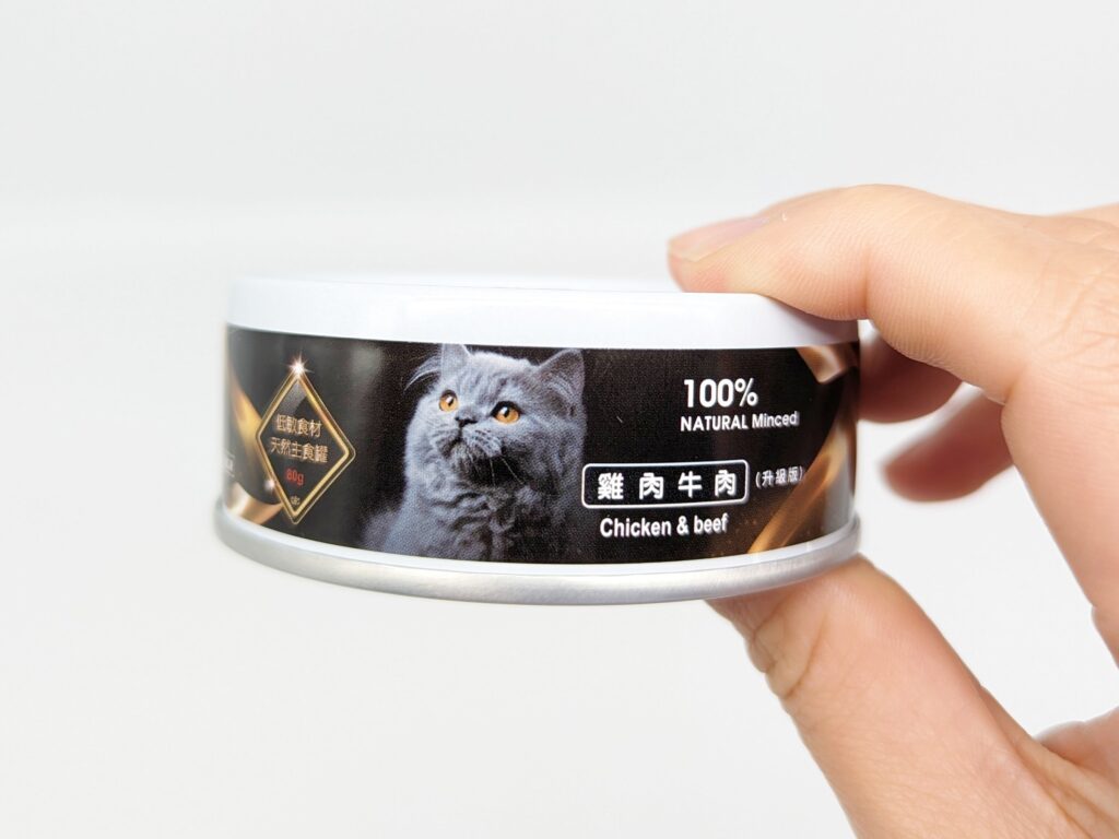 貓咪開箱｜貓侍Catpool｜MIT寵物友善品牌，升級版低敏食材天然主食罐，低磷罐頭推薦分享給你最可愛的貓貓們！泥狀罐罐貓咪接受度高，無牙老貓貓也能啃上幾口