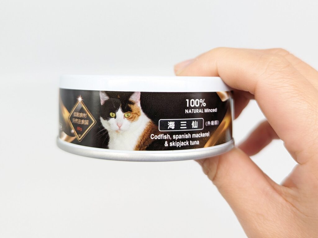 貓咪開箱｜貓侍Catpool｜MIT寵物友善品牌，升級版低敏食材天然主食罐，低磷罐頭推薦分享給你最可愛的貓貓們！泥狀罐罐貓咪接受度高，無牙老貓貓也能啃上幾口